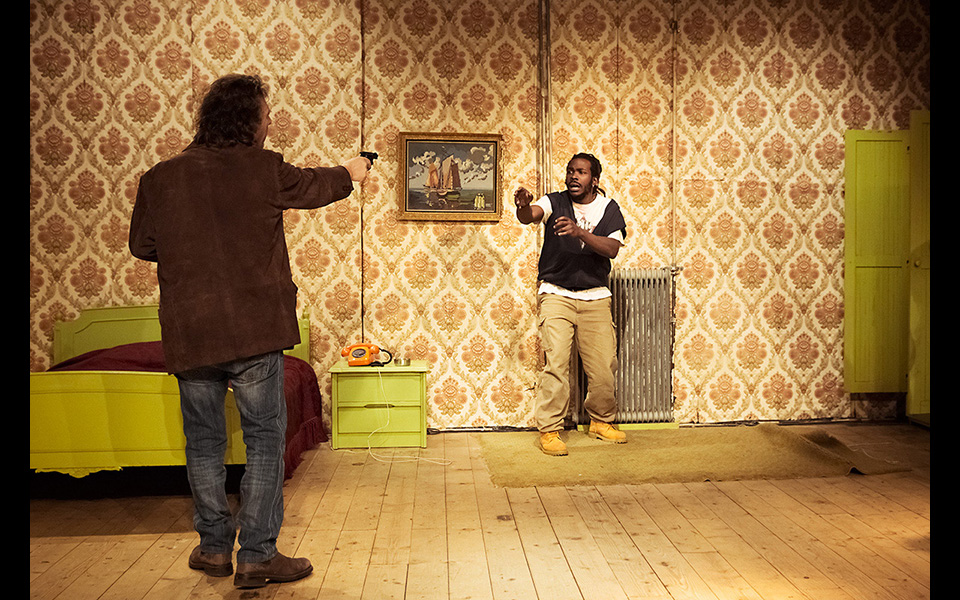 a_behanding_in_spokane_kathimerini_05