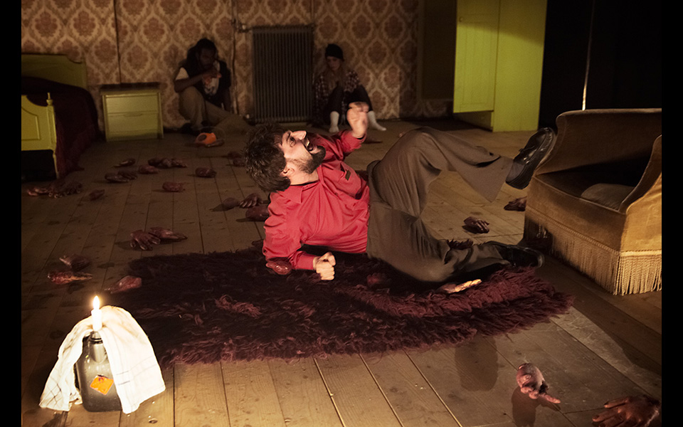 a_behanding_in_spokane_kathimerini_13