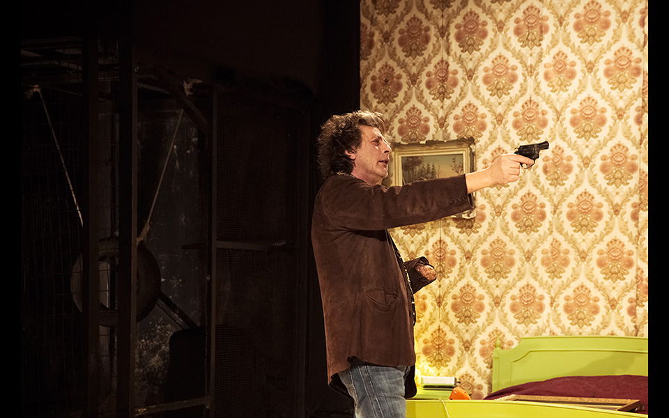 a_behanding_in_spokane_kathimerini_15