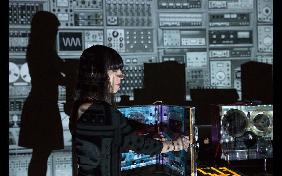 violet_louise_kathimerini_02