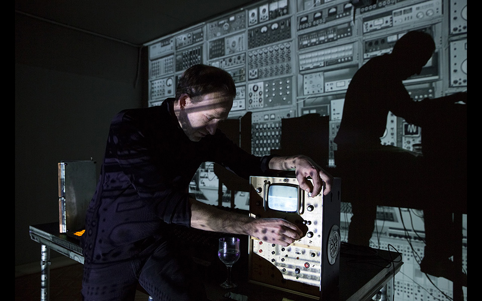 violet_louise_kathimerini_06