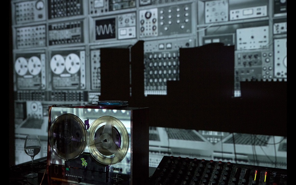 violet_louise_kathimerini_07