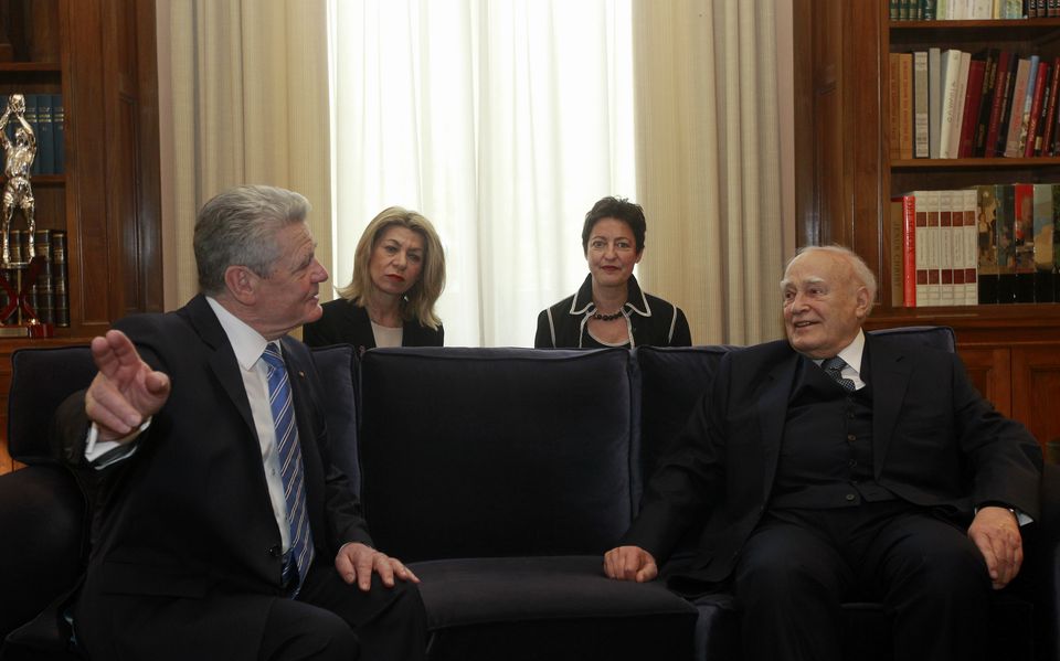 papoulias_gouck_05