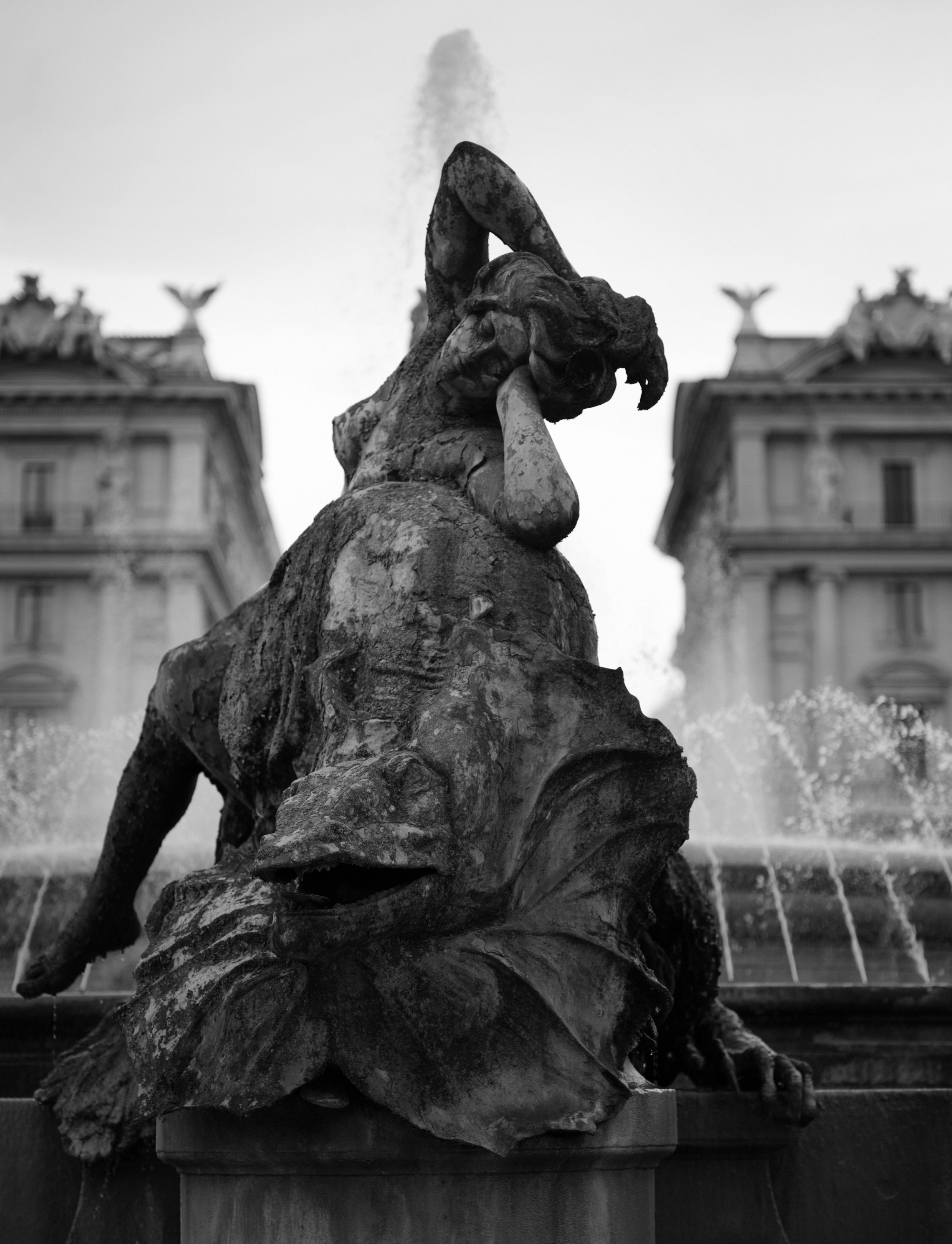 vcom_fendi_gloryofwater_2013-04_naiadi_plazza_esedra_74535