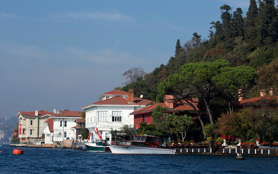 971001travel-tri04-16-14