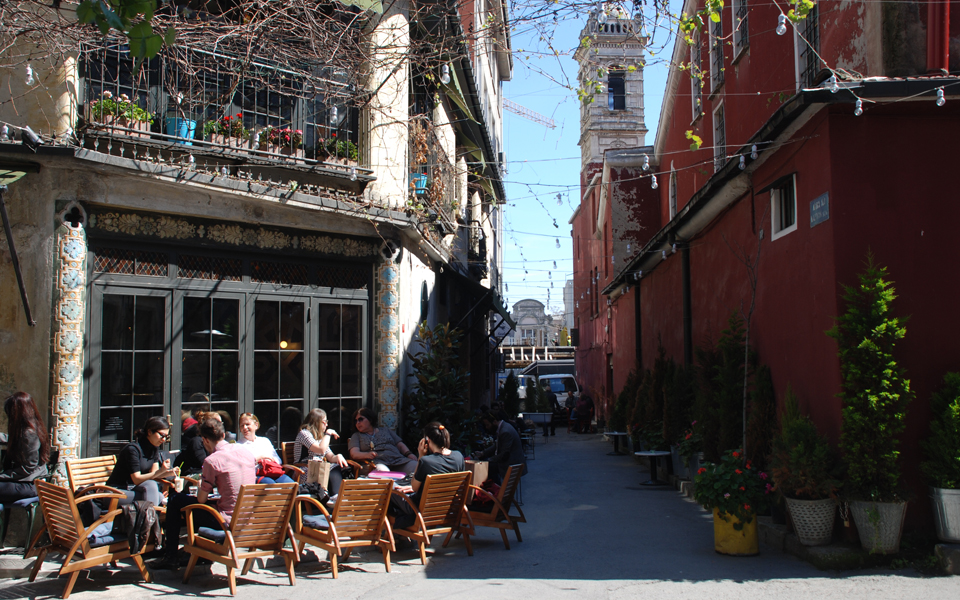 971040travel-tri04-16-14