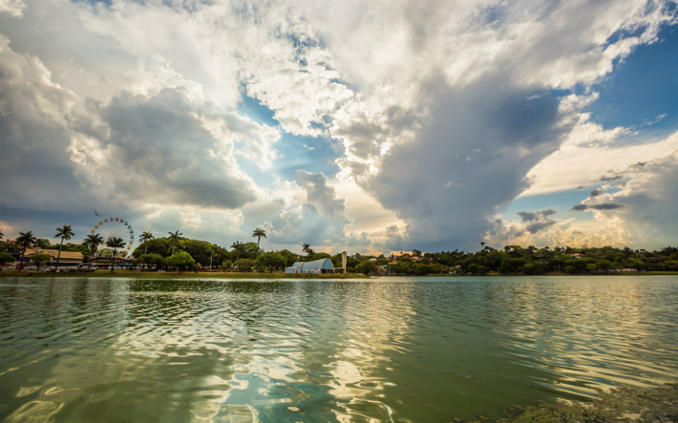 h-limnh-pampoylia-fwtogr