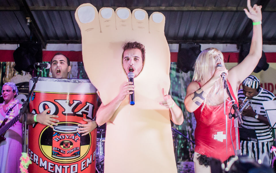 oi-ermhneytes-toy-baile-do-po-royal-poy-kerdise-to-diagwnismo-karnavalikwn-emvathriwn-mestre-jonas-fwt