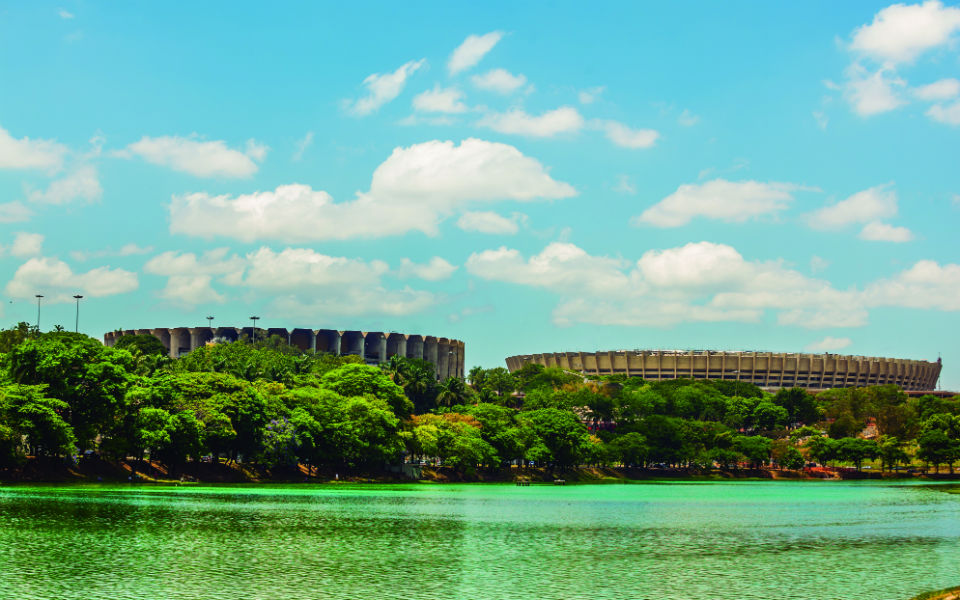 to-stadio-mineirao-kai-aristera-to-stadio-mineirinho-apexoyn-molis-liga-metra-apo-thn-texnhth-limnh-pampoylia-fwtogr