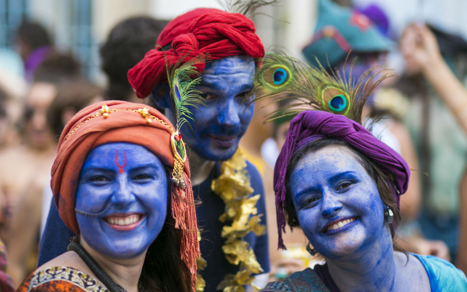 vammena-mple-proswpa-kai-ftera-pagwnioy-gia-ta-melh-toy-karnavalikoy-mplok-pena-de-pavao-de-krishna-fwt