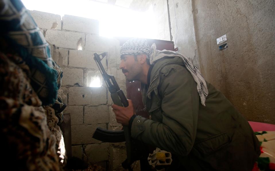 Χαλάσματα και Κούρδοι στο Κομπάνι-4