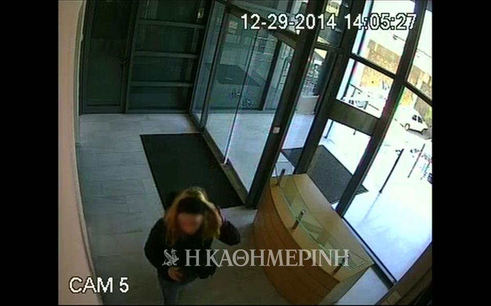 Όταν η συνεργός του Ξηρού αναζητούσε εύφλεκτο υλικό (video)-2