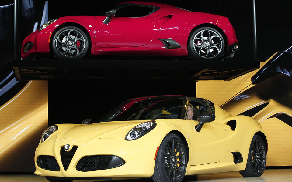 the-new-alfa-romeo-4c-spider-convertible-bottom