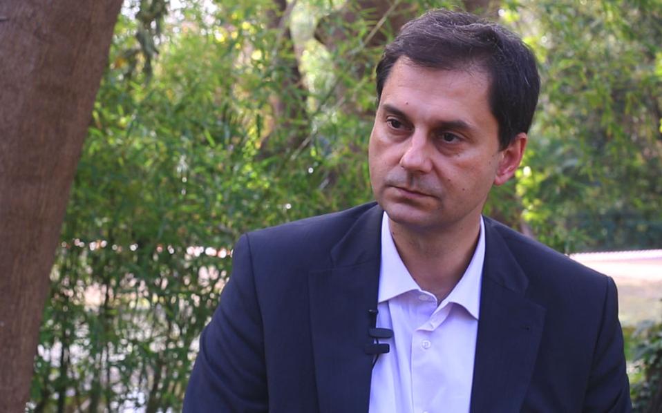 Τρεις υποψήφιοι μέχρι την κάλπη-3