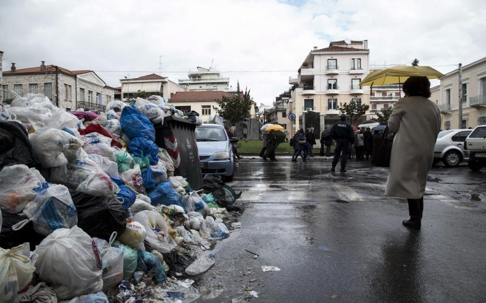 Σε έκτακτη ανάγκη για τα σκουπίδια-1