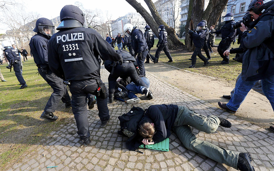 policemen-de