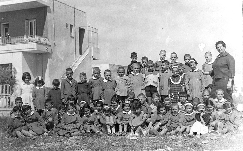 1966-dipla-sto-6o-dhmotiko-epi-ths-shmerinhs-ymhtoy-1