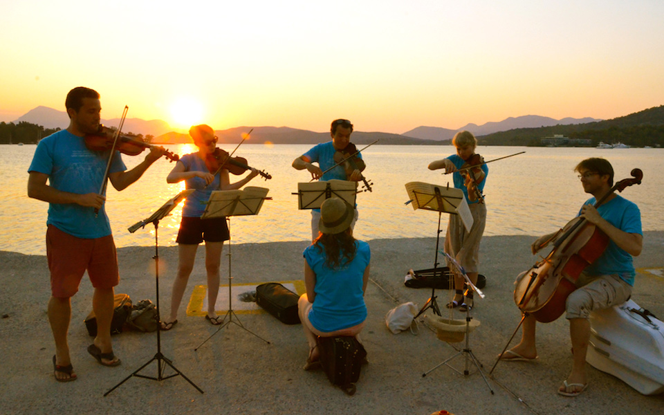 busking-in-poros-1