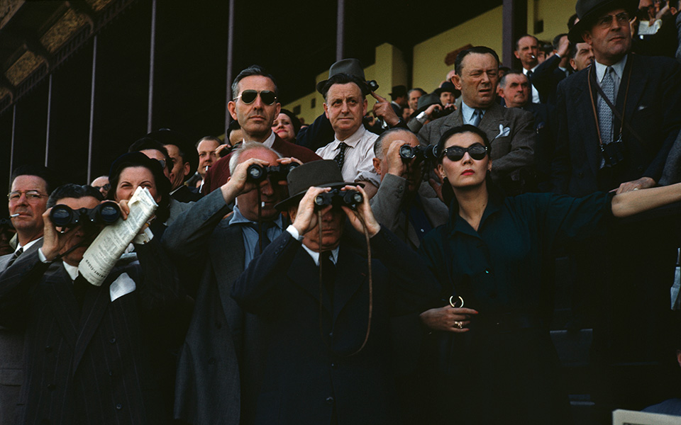 3-capa_spectators-at-the-longchamp-racecourse-paris