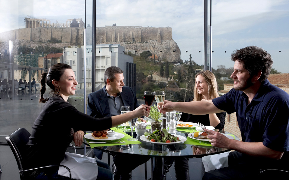 museum-restaurant-second-floor--acropolis-museum-photo-giorgos-vitsaropoulos