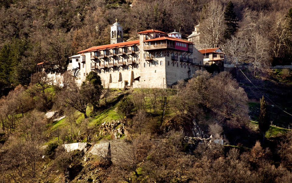 l-plastira-moni-koronas-1