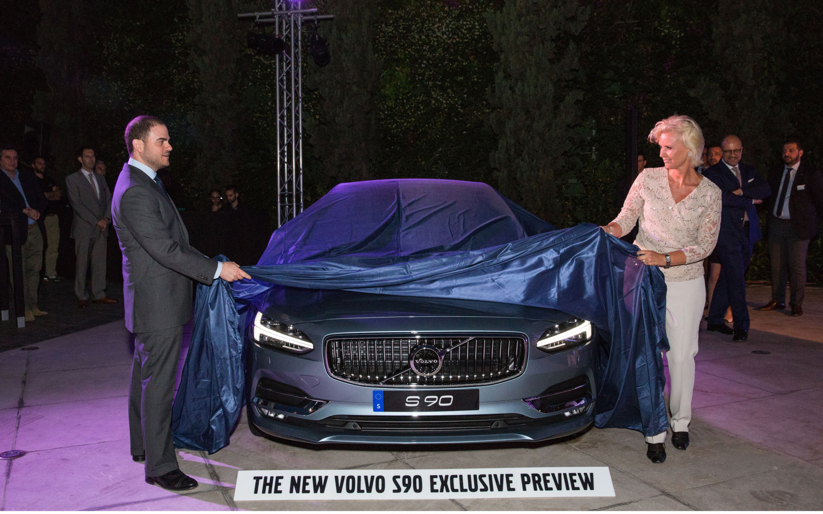 h-volvo_adelfoi-sarakakh-apokalyptei-to-neo-s901