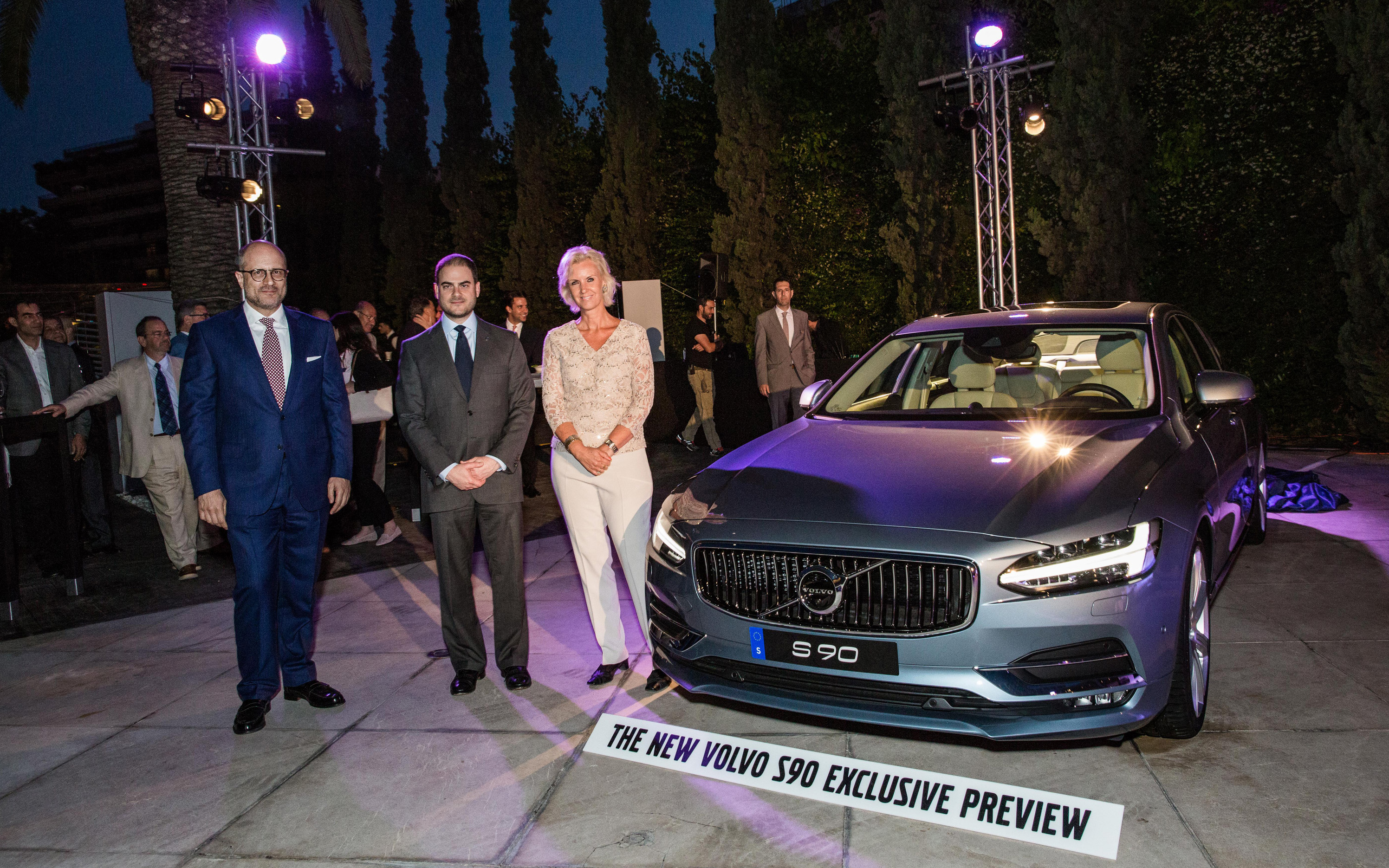 h-volvo_adelfoi-sarakakh-apokalyptei-to-neo-s902