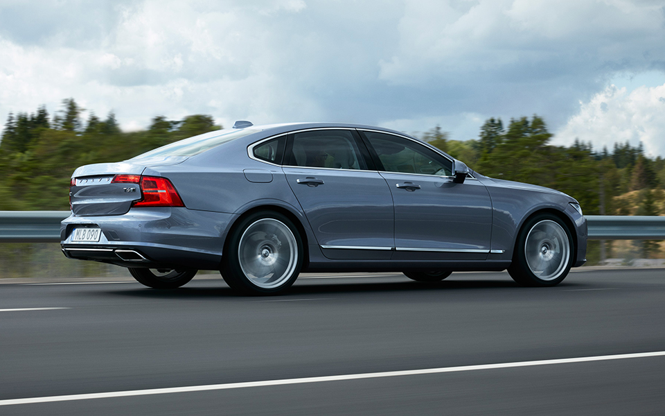 170079_location_rear_quarter_right_volvo_s90_mussel_blue