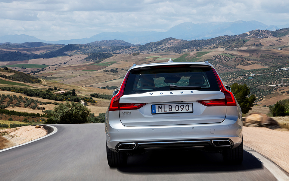 191760_new_volvo_v90_location_driving