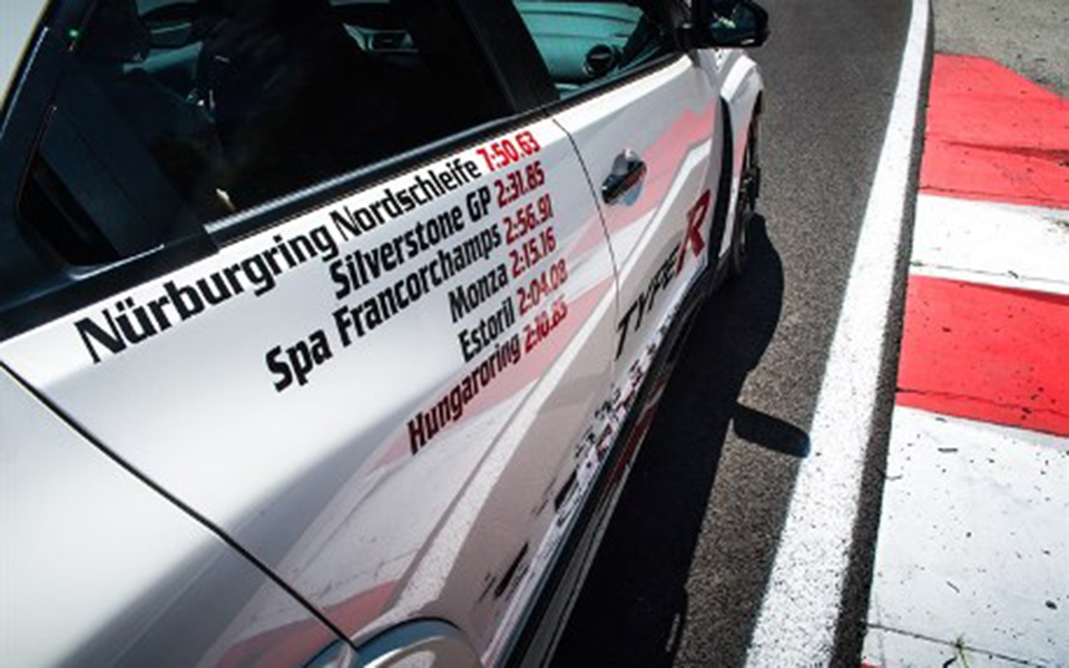 73928_honda_civic_type_r_sets_new_benchmark_time_at_hungaroring_with_honda_s_wtcc
