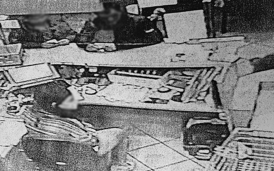 Το κύκλωμα με τα πλαστά προδόθηκε στο Facebook-1