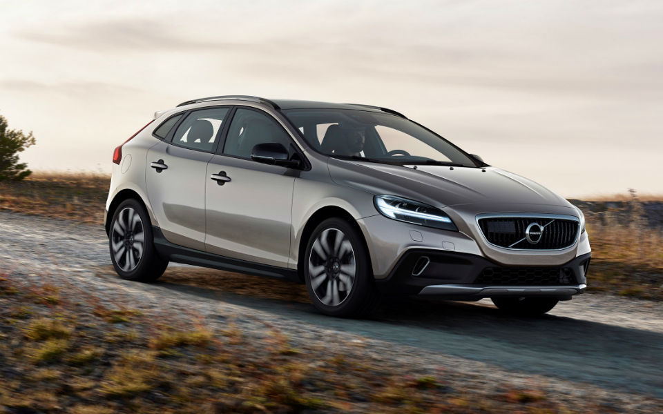 neo-volvo-v40-cross-country-my17_1--2
