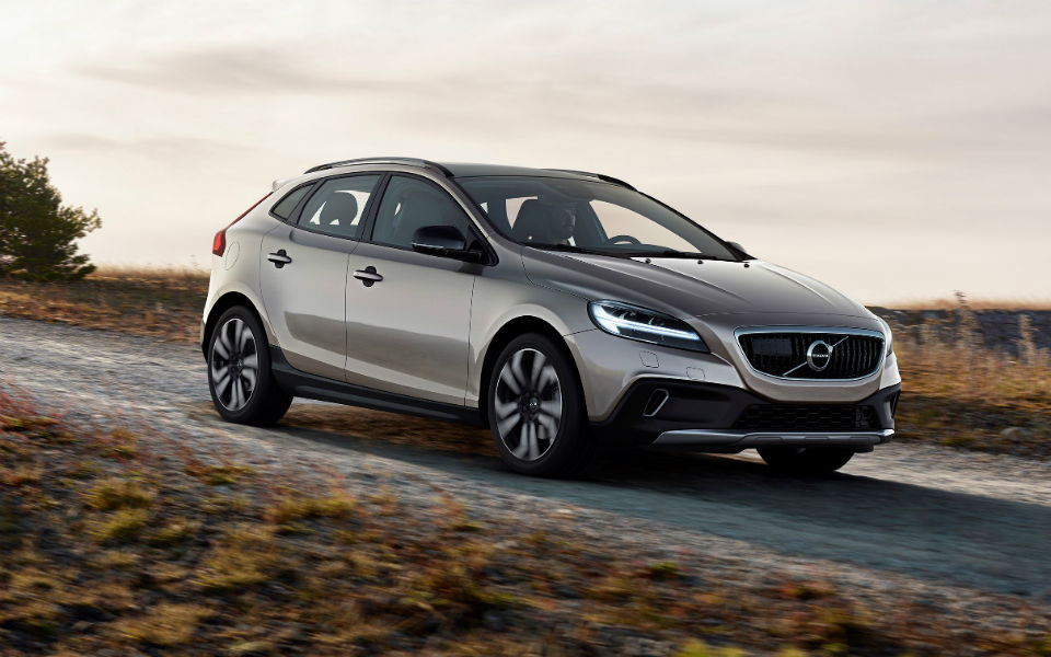 neo-volvo-v40-cross-country-my17_1