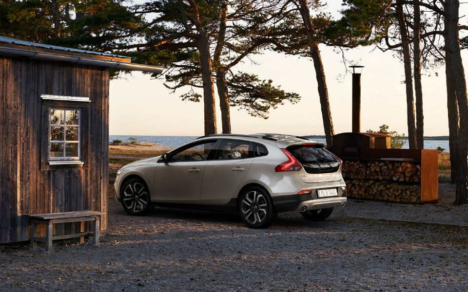 neo-volvo-v40-cross-country-my17_2
