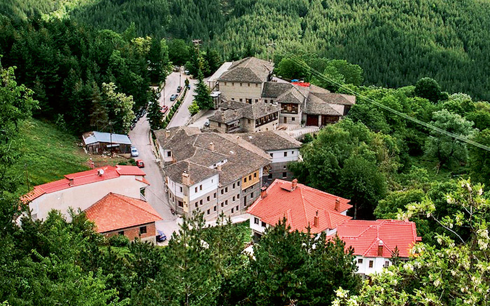 katogi-averoff-zoom-out