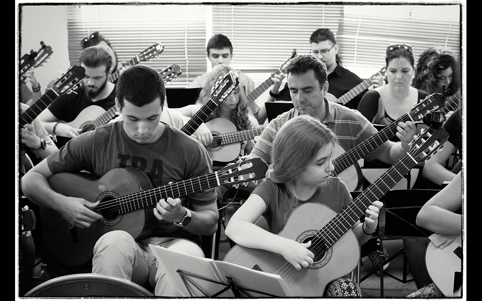 100_guitars_04