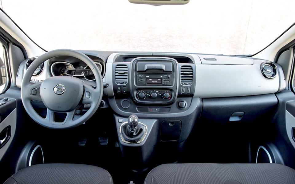 426150085_nissan_nv300_combirs