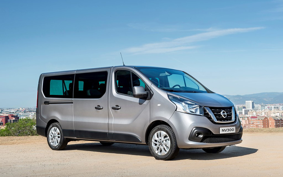 426150104_nissan_nv300_combirs