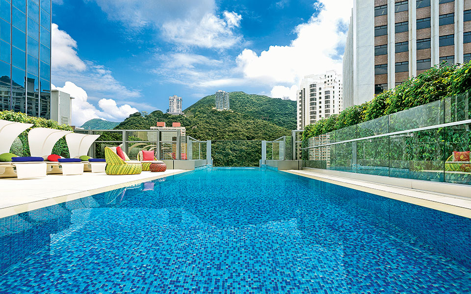 infinity-glass-bottomed-pool
