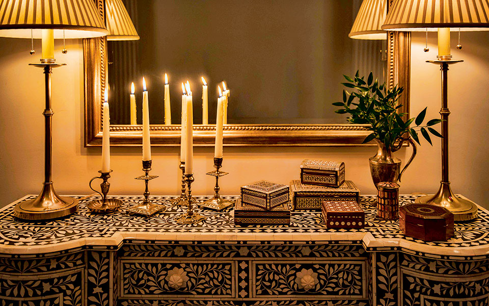 lamps-candles-and-boxes