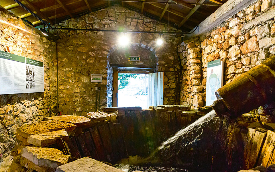 kouris_arcadia_dimitsana_mouseio_ydrokinisis_2011