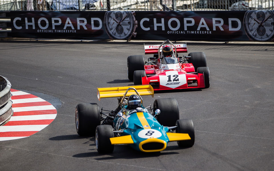 colourful_cars_in_the_race_8840