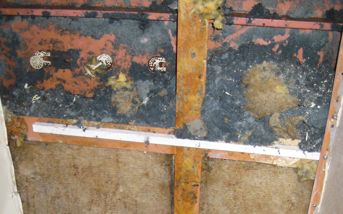 Στα πλοία, εκτεθειμένος στον αμίαντο-1