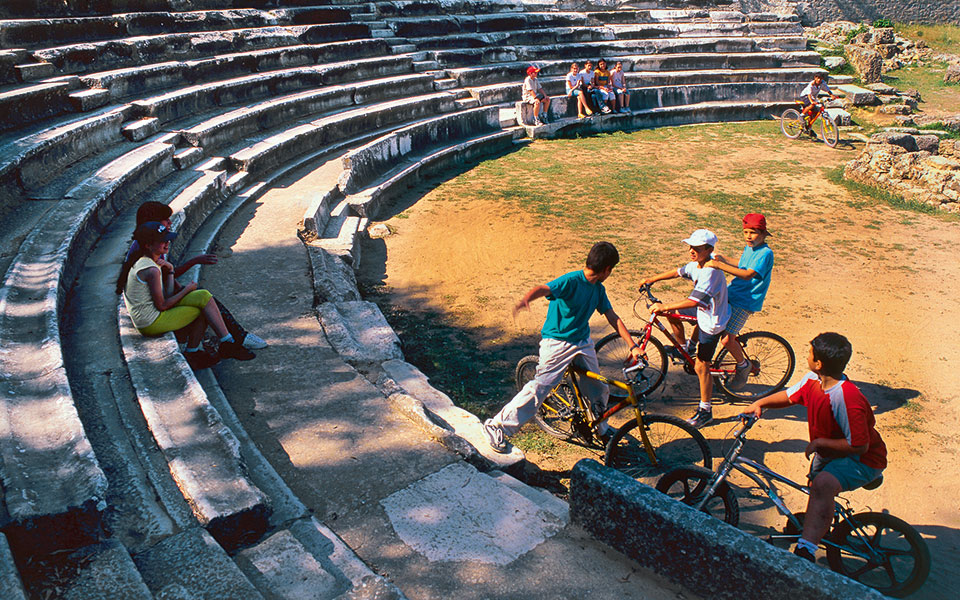 mani-001-githio-theatro--076