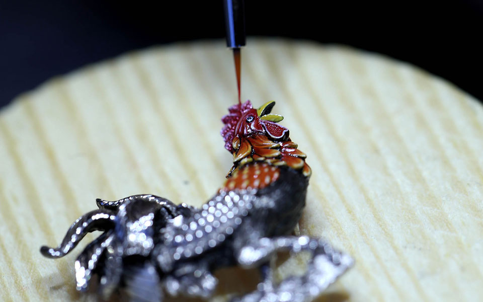 petite_heure_minute_rooster_painting_relief-big