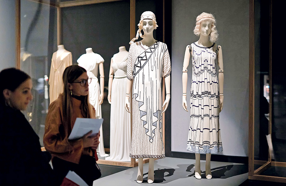 3-the-vulgar_fashion-redefined-barbican-art-gallery-2016-photo-michael-bowles_getty-images