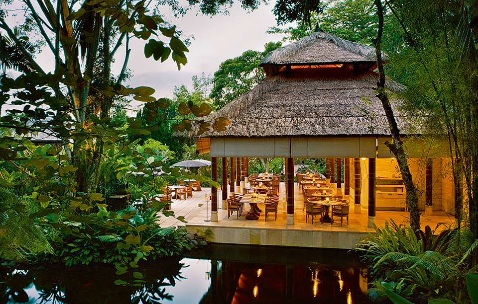 44045004-h1-kemiri-restaurant-at-night