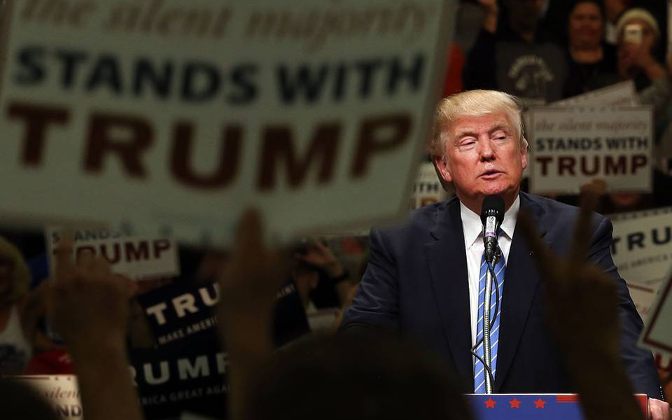 bn-oe602_trump0_j_20160525165858