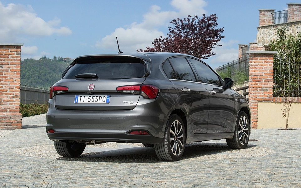 fiat-tipo_5-door-2017-1600-07