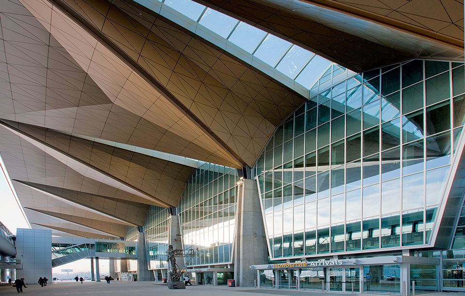 art-of-the-airport-pg68-c-yuri-molodkovets